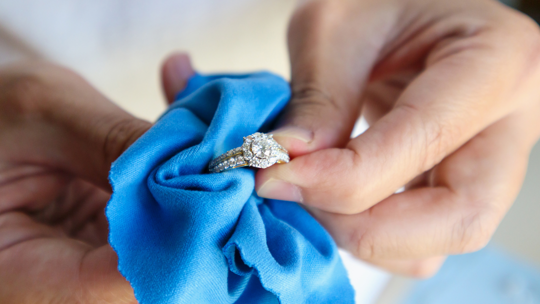 How to Clean Diamond Ring with Windex