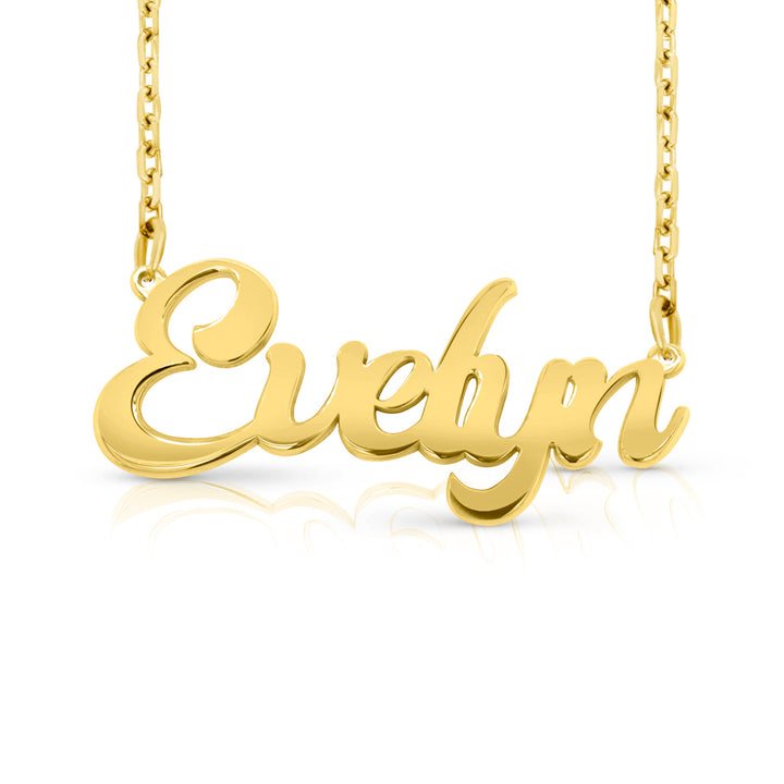 A sample of the nameplate with the name Evelyn in Yellow Gold