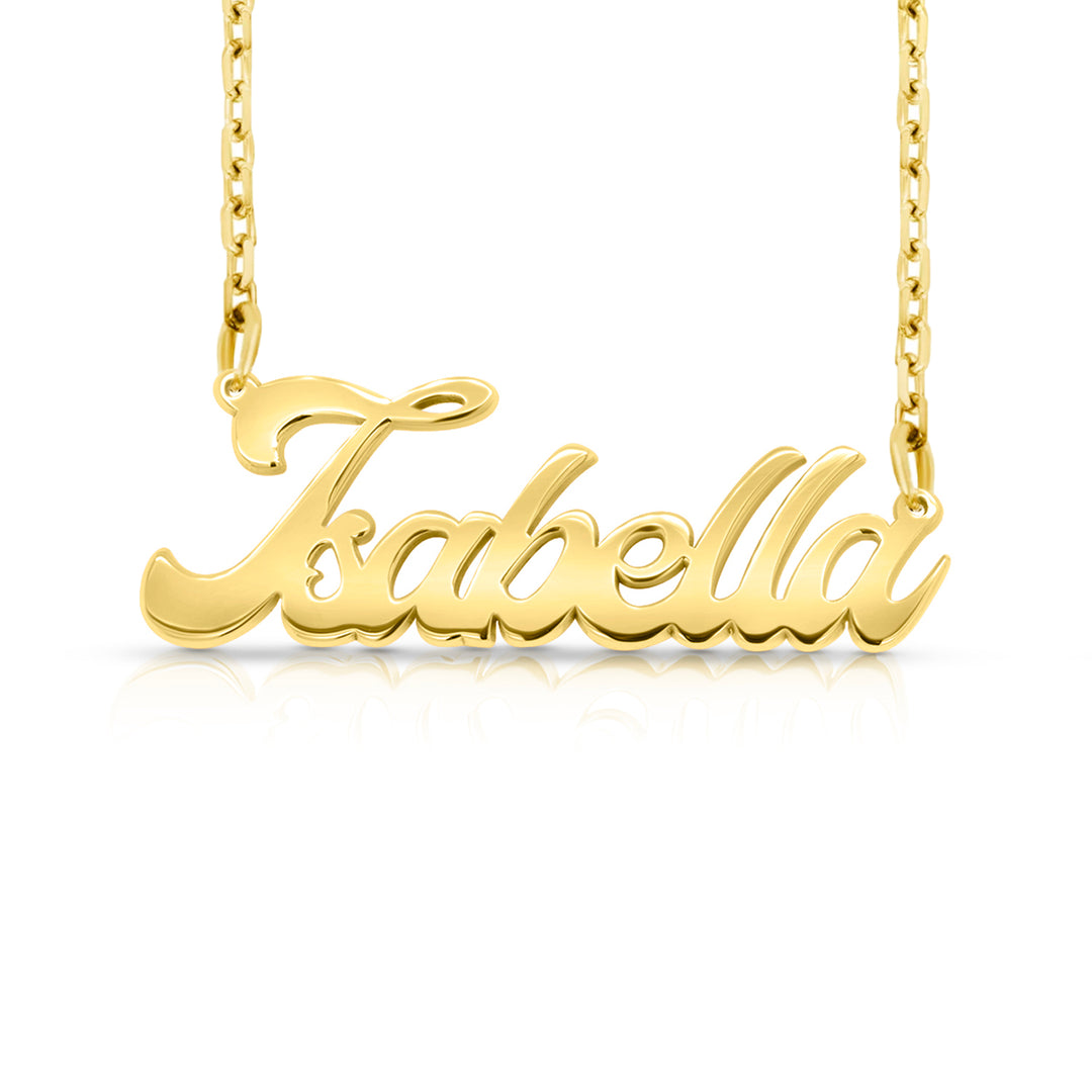 A sample of the nameplate with the name Isabella in Yellow Gold